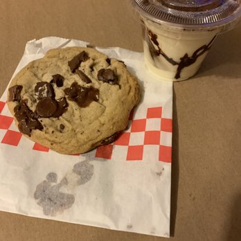 Bellia’s Pizza - Chocolate cookie and Tiramisu dessert - Pizza Near Me - Harrisburg, Pennsylvania