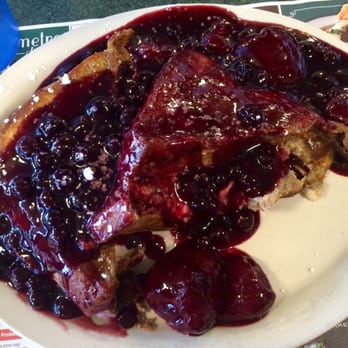 Metro Diner - Yo Halla on the Sqauare-- as amazing as it looks - Diners Near Me - Gainesville, Florida