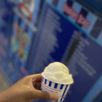 Uncle Louie G - Cheesecake Ice Cream, smallest size scoop - Ice Cream & Frozen Yogurt Near Me - Brooklyn, New York Uncle Louie G - Cheesecake Ice Cream, smallest size scoop - Ice Cream & Frozen Yogurt Near Me - Brooklyn, New York