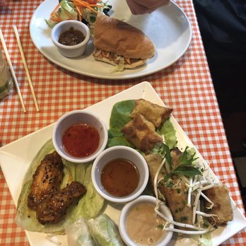 Bun Bo - Sampler platter it's 9.35€ - very filling. Good if you want a couple of different bites. - Vietnamese Near Me - Barcelona, B