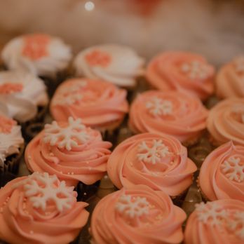 Ava’s Delicious Cakes - Snow flakes cupcakes - Custom Cakes Near Me Ava’s Delicious Cakes - Snow flakes cupcakes - Custom Cakes Near Me