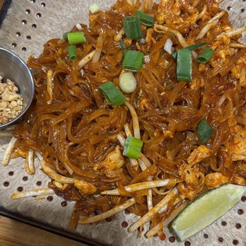 Khao Niao Thai-Lao Restaurant - chicken Pad Thai - Thai Near Me - Omaha, Nebraska