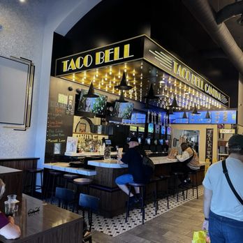 Taco Bell Cantina Cantina - Fast Food Near Me - Hollywood, California