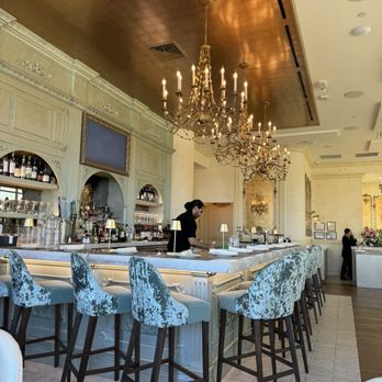 Fiorella's Cucina - Bar area - Italian Near Me - Burlington, Massachusetts