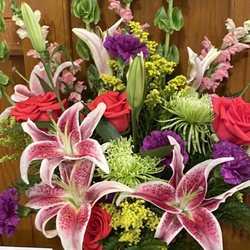 Unique Floral Design & Rental - Floral arrangement by Creator Unique Flowers