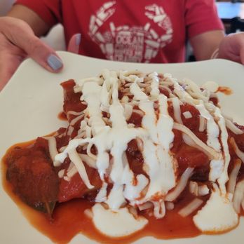 Tamales Don Misael - Tamales with sour cream, cheese and red sauce - Mexican Near Me - Lyons, Illinois
