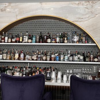 Podmore - Bar setup - Cocktail Bars Near Me - Honolulu, Hawaii