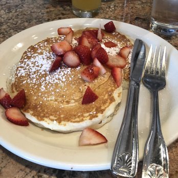 Breakfast House - Pancakes with fresh strawberries - Breakfast & Brunch Near Me - Chicago, Illinois Breakfast House - Pancakes with fresh strawberries - Breakfast & Brunch Near Me - Chicago, Illinois