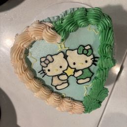 Hello Kitty heart cake  it was glittery as well!