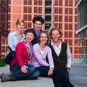 Praxis Elbkind - Friederike (h.l.), Michael (h.r.), Margrit (v.l.), Claudia (v.m.), Götz (v.r.) - Osteopathic Physicians Near Me - Hamburg, HH Praxis Elbkind - Friederike (h.l.), Michael (h.r.), Margrit (v.l.), Claudia (v.m.), Götz (v.r.) - Osteopathic Physicians Near Me - Hamburg, HH