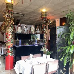 Le Village Mandarin - Central area with an aquarium