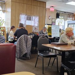Valley Restaurant - Simple dining with plenty of seating