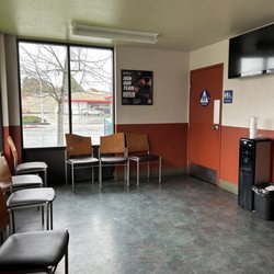 Jiffy Lube - Waiting area.