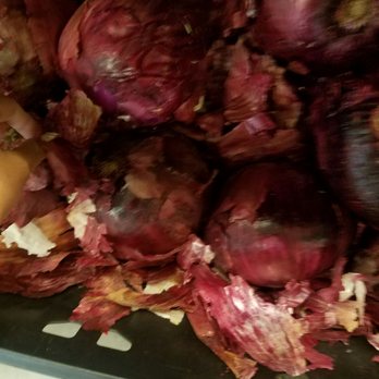 H-E-B - Somewhere in here are purple onions, unfortunately they're wet and rotting. - Drugstores Near Me - Round Rock, Texas
