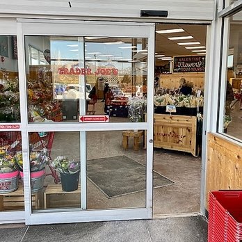Trader Joe's - Interior doors to flowers and produce - Grocery Near Me - Pittsburgh, Pennsylvania