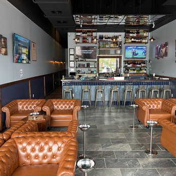 Dapper D’s Cigars - the bar and lounge area - Cigar Bars Near Me - Jacksonville, Florida
