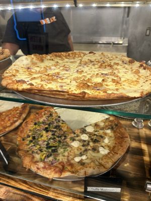 Eat-N-Out Pizza by null