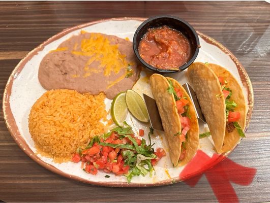 Uno Más Street Tacos + Spirits by null