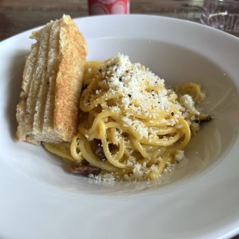 Due' Cucina - Capitol Hill - Spaghetti carbonara - Italian Near Me - Seattle, Washington