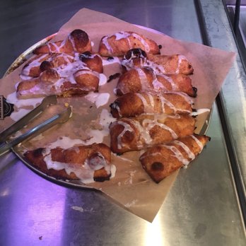 Chuck E. Cheese - This is not the cinnamon streusel dessert pie! And it's burnt! Never again! - Pizza Near Me - Kent, Washington