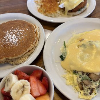 Mountain Oaks Cafe - American Near Me - Oakhurst, California Mountain Oaks Cafe - American Near Me - Oakhurst, California