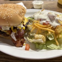 A&C Sports Bar - Bacon cheeseburger w side salad