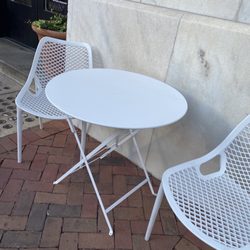 Art's - Perfect spot to drink your coffee.