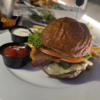 Luke's On Front - New American Near Me - Temecula, California