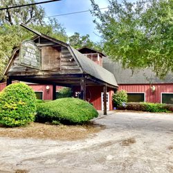 Bennie's Red Barn - Bennie's Red Barn storefront