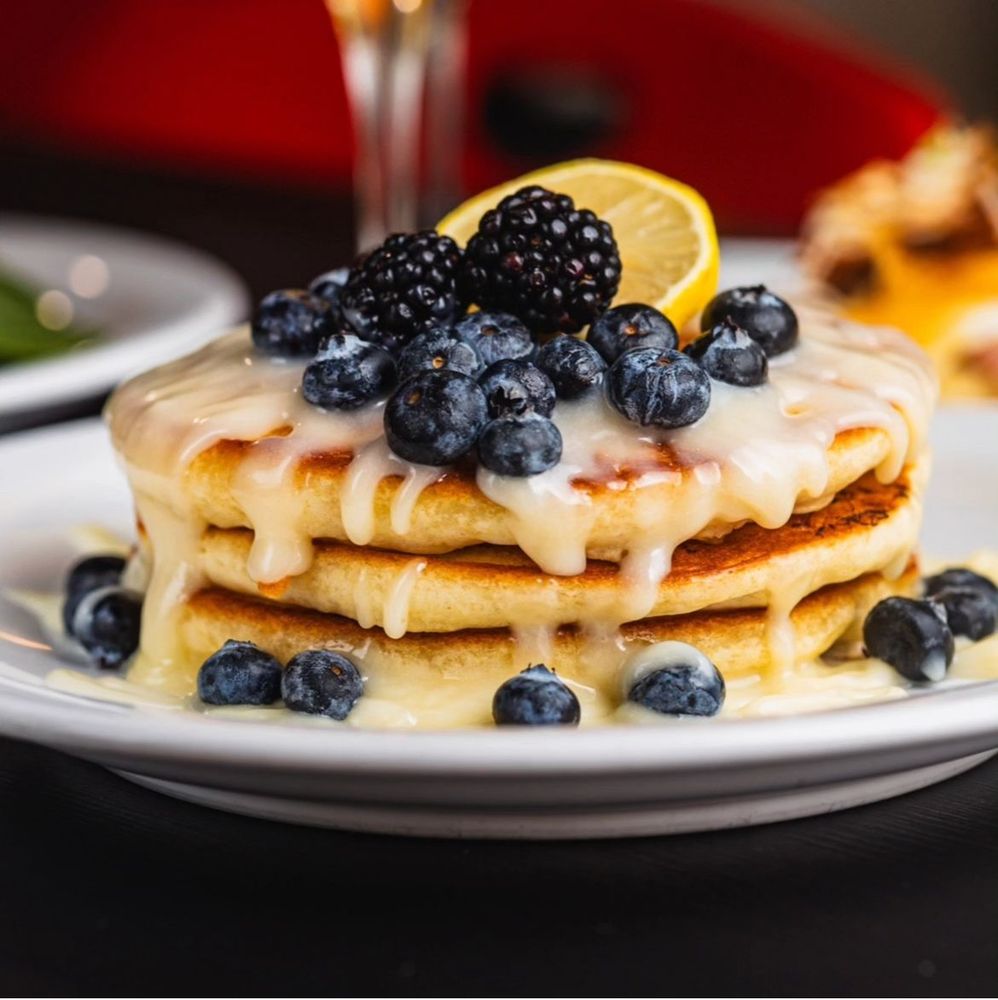 Delicias Bistro & Bar Logo