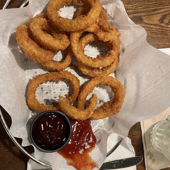 Hennessey's Tavern - Rings - Pubs Near Me - Dana Point, California
