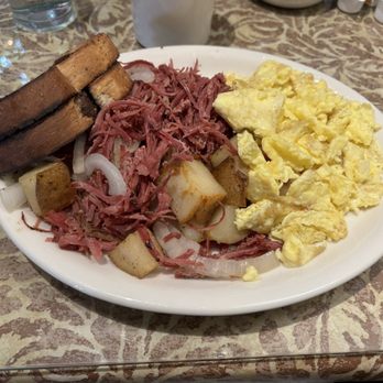 Celia’s Garden Cafe - Corned beef hash and eggs - Breakfast & Brunch Near Me - Los Osos, California