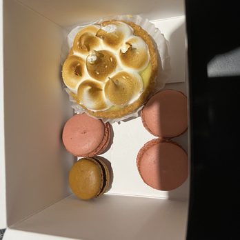Paillard - Macaroons and lemon tart - Bakeries Near Me - Quebec City, Quebec
