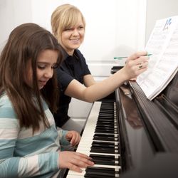 Access Contemporary Music - Anna Kosters works with Eleni Medero.