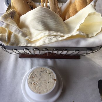 Lorenzillo's - Complimentary bread and butter - Seafood Near Me - Cancún, ROO Lorenzillo's - Complimentary bread and butter - Seafood Near Me - Cancún, ROO