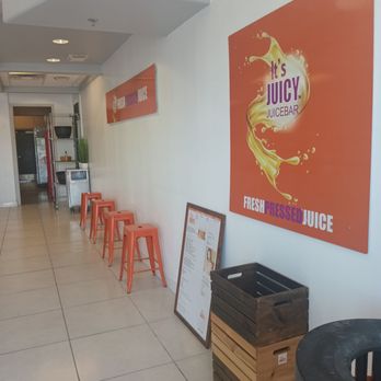 It's Juicy Juice Bar - Clean waiting area - Juice Bars & Smoothies Near Me - Phoenix, Arizona It's Juicy Juice Bar - Clean waiting area - Juice Bars & Smoothies Near Me - Phoenix, Arizona