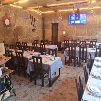 Tasca do joão desde 1976 - Restaurants Near Me - Padronelo, 13