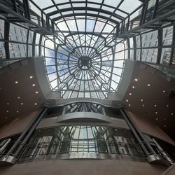 Metro Hall - Foyer