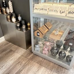 Let ash containers Let ash containers