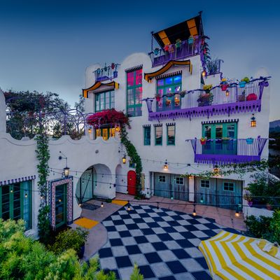 About El Zapato - DOWNTOWN SANTA BARBARA’S MOST UNIQUE VACATION RENTAL
Where Dr. Seuss meets Gaudi -- the whimsically majestic Jeff Shelton-designed architectural gem
that’s shaped like a shoe!
El Zapato was designed by noted architect Jeff Shelton who is quite well-known around Santa Barbara. There is a full architectural tour you can take starting from El Zapato when you arrive. There are at least 10 other buildings within walking distance that are all unique and wonderful. Jeff's style is a whimsical combination of Dr. Seuss meets Gaudi and below you see some of the original concept drawings for El Zapato.
Discover Unmatched Elegance in Every Stay and Celebration
Step into a world where architectural brilliance meets unparalleled comfort. Our vacation rentals and event space are more than just a location; El Zapato is an experience meticulously designed to leave a lasting impression. If you're seeking a serene escape along with the perfect venue for your special occasion, our distinctive spaces promise to elevate every moment.
Stay in Style: Immerse yourself in our thoughtfully designed apartment, rooms, whole house or penthouse - each offering a blend of whimsical and unique architectural charm. Enjoy breathtaking views, exquisite interiors, and amenities that cater to your every need.
VISIT OUR WEBSITE FOR A VIRTUAL TOUR OF OUR RENTALS and COURTYARD:
The Lobster Studios
Green Cabana
Turquoise Penthouse or
Entire Whole House Rentals Options
* MINIMUM 3 NIGHT STAY * About El Zapato - DOWNTOWN SANTA BARBARA’S MOST UNIQUE VACATION RENTAL
Where Dr. Seuss meets Gaudi -- the whimsically majestic Jeff Shelton-designed architectural gem
that’s shaped like a shoe!
El Zapato was designed by noted architect Jeff Shelton who is quite well-known around Santa Barbara. There is a full architectural tour you can take starting from El Zapato when you arrive. There are at least 10 other buildings within walking distance that are all unique and wonderful. Jeff's style is a whimsical combination of Dr. Seuss meets Gaudi and below you see some of the original concept drawings for El Zapato.
Discover Unmatched Elegance in Every Stay and Celebration
Step into a world where architectural brilliance meets unparalleled comfort. Our vacation rentals and event space are more than just a location; El Zapato is an experience meticulously designed to leave a lasting impression. If you're seeking a serene escape along with the perfect venue for your special occasion, our distinctive spaces promise to elevate every moment.
Stay in Style: Immerse yourself in our thoughtfully designed apartment, rooms, whole house or penthouse - each offering a blend of whimsical and unique architectural charm. Enjoy breathtaking views, exquisite interiors, and amenities that cater to your every need.
VISIT OUR WEBSITE FOR A VIRTUAL TOUR OF OUR RENTALS and COURTYARD:
The Lobster Studios
Green Cabana
Turquoise Penthouse or
Entire Whole House Rentals Options
* MINIMUM 3 NIGHT STAY *