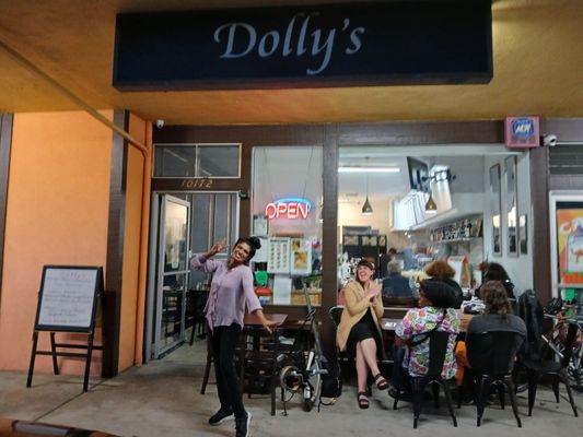 Dolly's by null