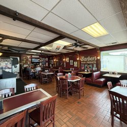 Rusty's Bar-B-Q - Rustic feel