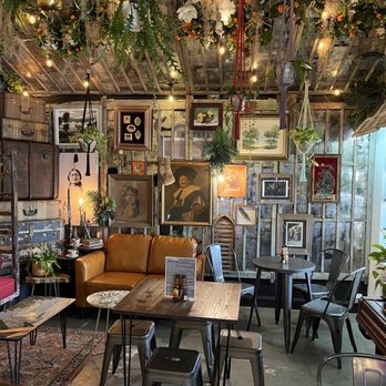 Main House Market - the interior of the store - Kombucha Near Me - Orlando, Florida