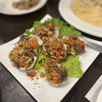 Sáu Can Tho Vietnamese Kitchen - bottleneck clams with crispy onions - Vietnamese Near Me - Rosemead, California Sáu Can Tho Vietnamese Kitchen - bottleneck clams with crispy onions - Vietnamese Near Me - Rosemead, California