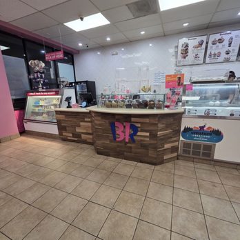 Baskin-Robbins - Inside - Ice Cream & Frozen Yogurt Near Me - Inglewood, California Baskin-Robbins - Inside - Ice Cream & Frozen Yogurt Near Me - Inglewood, California
