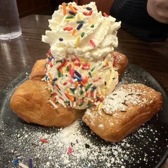 San Francisco Creamery - Hot Beignet Sundae - Desserts Near Me - Walnut Creek, California San Francisco Creamery - Hot Beignet Sundae - Desserts Near Me - Walnut Creek, California