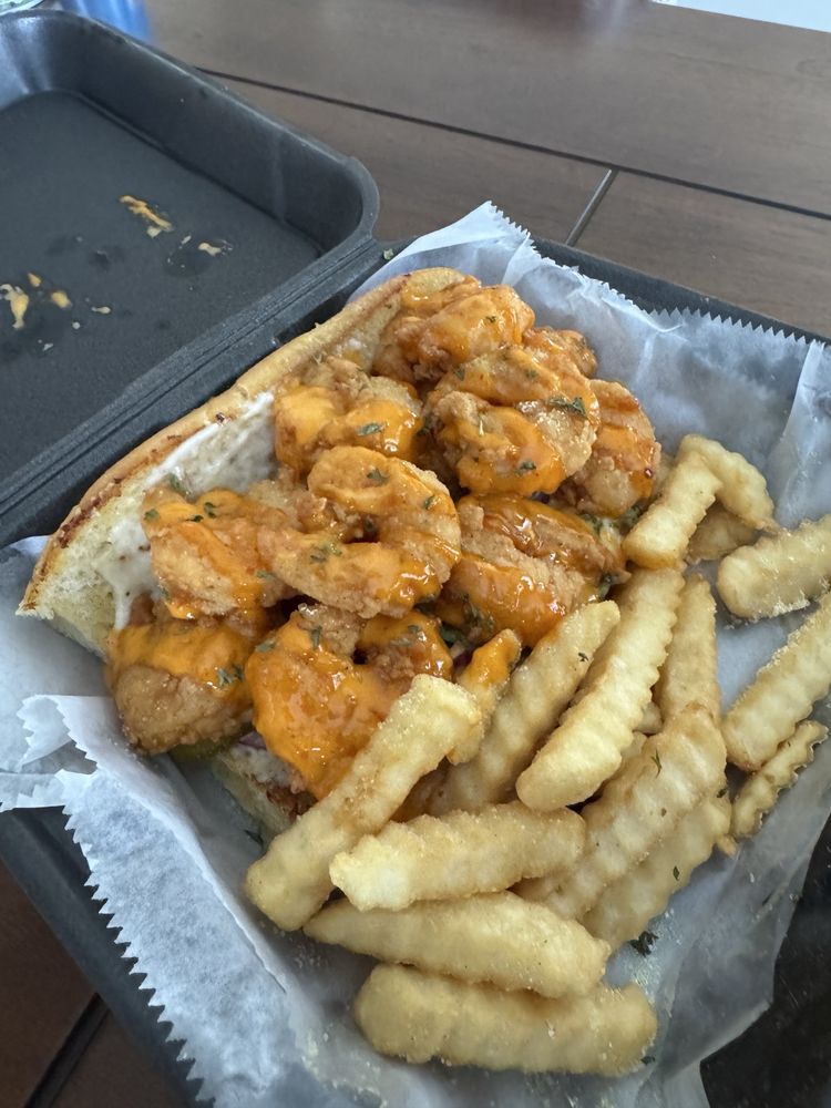 Sista's Seafood Logo