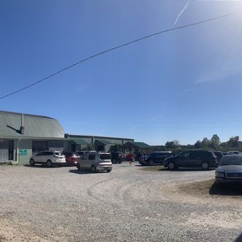 Scott's Orchard - Parking lot - Fruits & Veggies Near Me - Hazel Green, Alabama