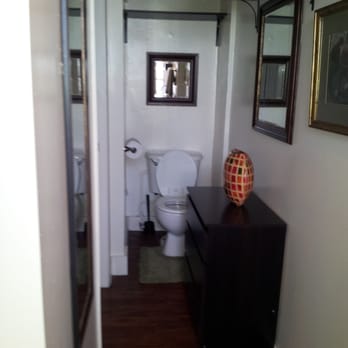 Hotel Royal - Private bathroom. - Hotels Near Me - Long Beach, California Hotel Royal - Private bathroom. - Hotels Near Me - Long Beach, California
