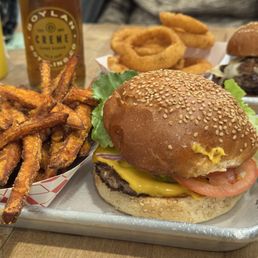 Burger Classique w/ Sweet Potato Fries